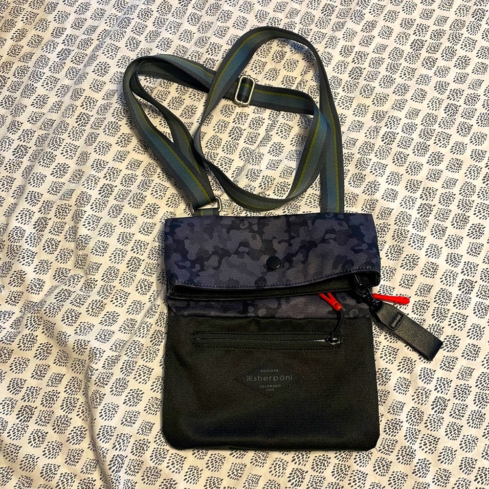 Sherpani Pica Minimalist Crossbody Bag NWOT